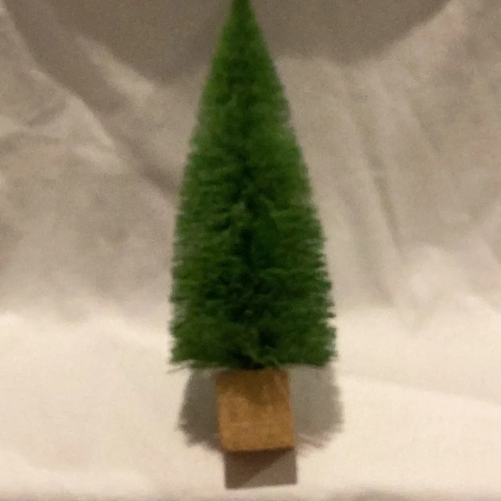 Two baby snowmen & a tree